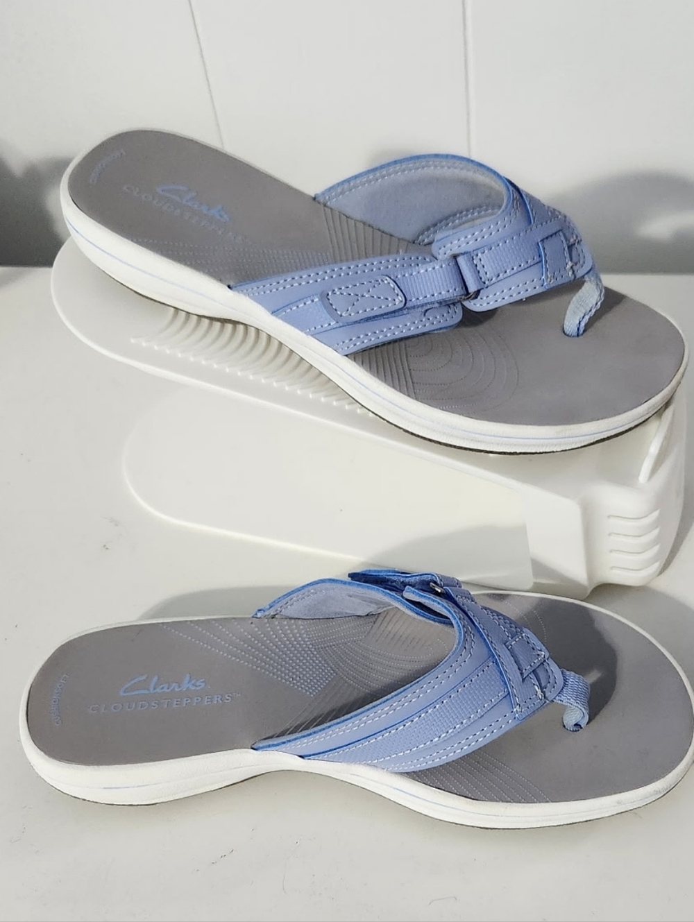 Clarks CLOUDSTEPPERS Light Blue Thong Sandals with Cushioned Footbed Size 7 - Picture 5 of 6
